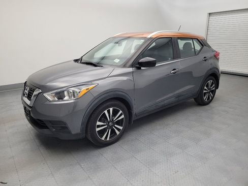 Used 2019 Nissan Kicks SV FWD image 2