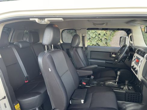 Used 2013 Toyota FJ Cruiser 4WD image 11