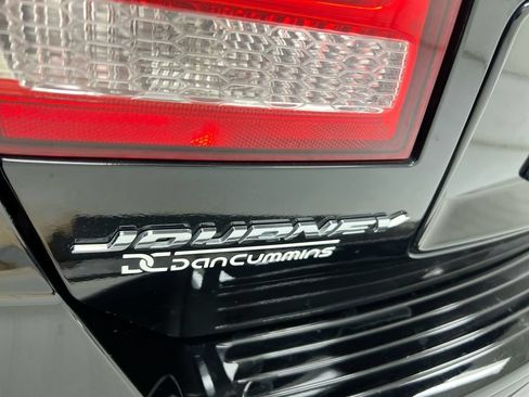 Used 2017 Dodge Journey SXT w/ Comfort/Convenience Group FWD image 25