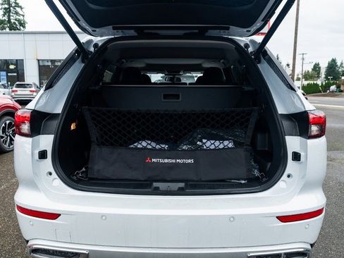 New 2025 Mitsubishi Outlander SE image 7