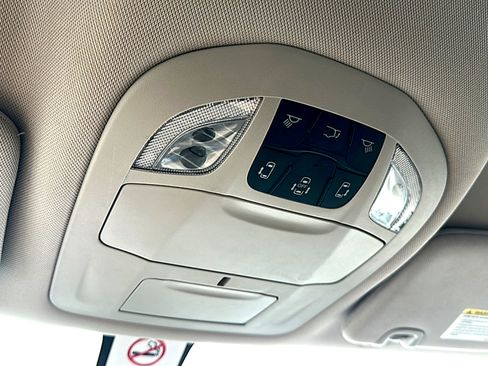 Used 2022 Chrysler Voyager LX image 26