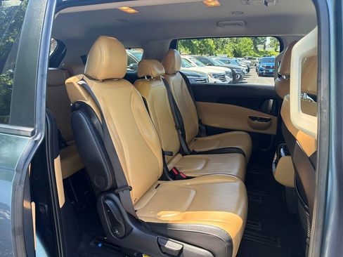 Used 2024 Kia Carnival EX FWD image 49