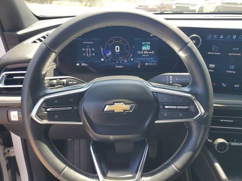 Used 2025 Chevrolet Traverse LT FWD image 28