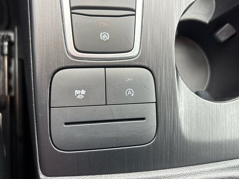 Used 2022 Ford Escape SE w/ SE Sport Appearance Package FWD image 23