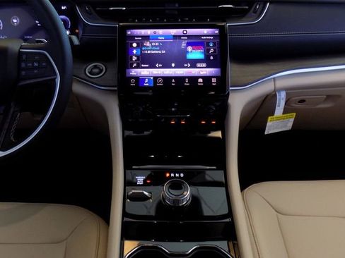 Certified 2023 Jeep Grand Cherokee L Limited image 18