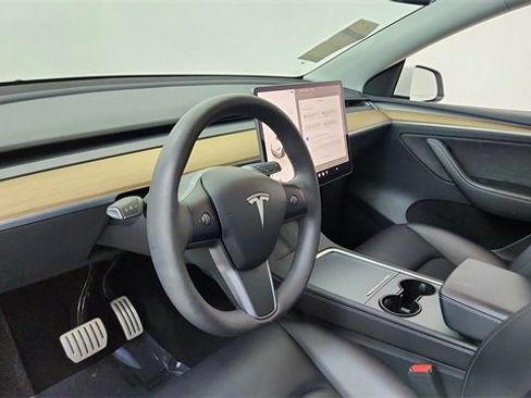 Used 2023 Tesla Model Y Performance image 18