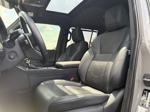 Used 2025 Lexus GX 550 w/ Accessory Package (2T) AWD/4WD image 7