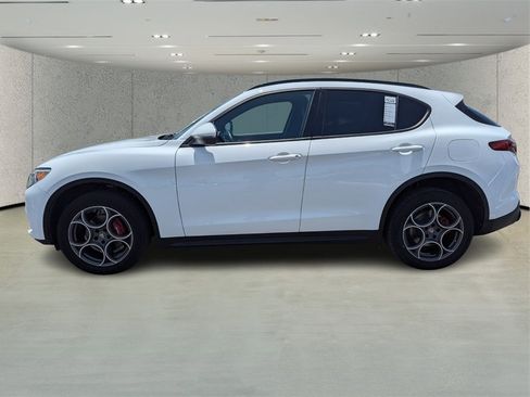 Used 2022 Alfa Romeo Stelvio Sprint image 6