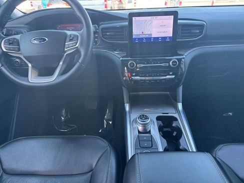 Used 2021 Ford Explorer Limited w/ Equipment Group 301A AWD/4WD image 16