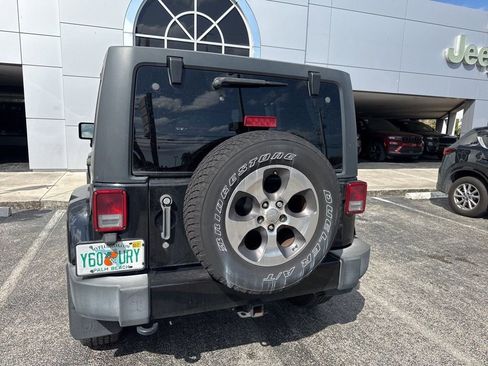 Used 2016 Jeep Wrangler Unlimited Sahara w/ Connectivity Group image 7