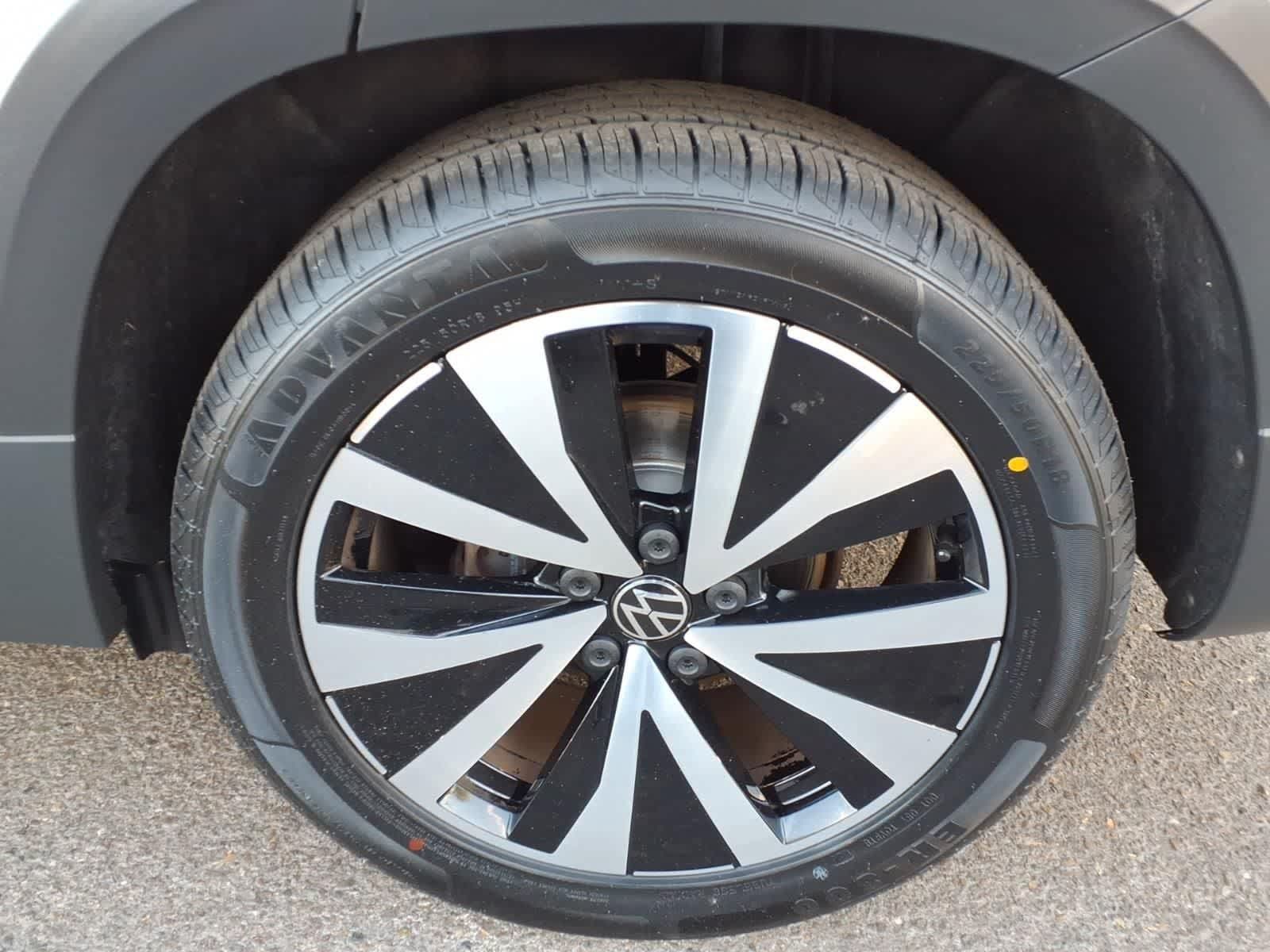 Used 2022 Volkswagen Taos SE FWD image 8