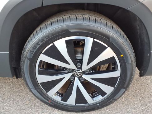 Used 2022 Volkswagen Taos SE FWD image 8