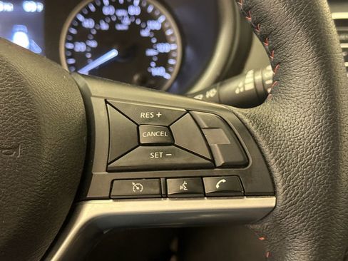 Used 2018 Nissan Kicks SR FWD image 28