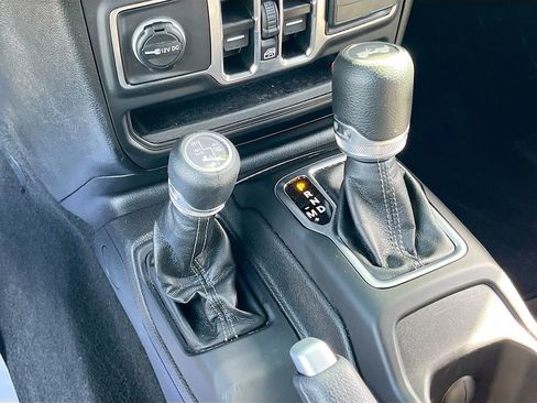 Certified 2025 Jeep Wrangler Unlimited Sahara w/ Safety Group AWD/4WD image 16