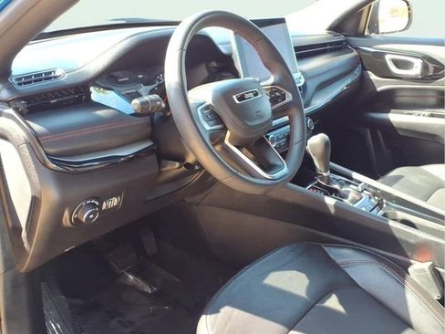Used 2025 Jeep Compass Trailhawk AWD/4WD image 8