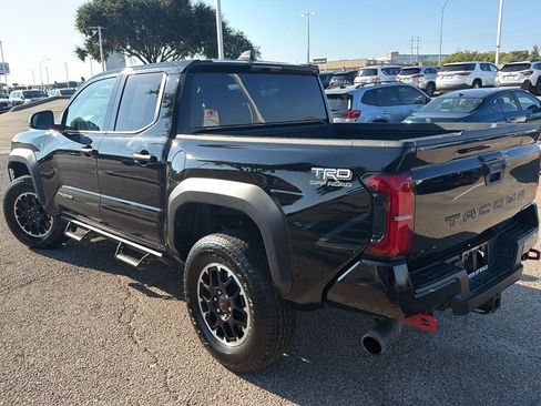 Certified 2025 Toyota Tacoma TRD Off-Road AWD/4WD image 5
