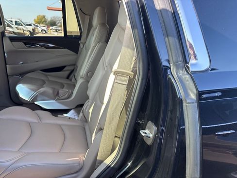 Used 2018 Cadillac Escalade Luxury image 4
