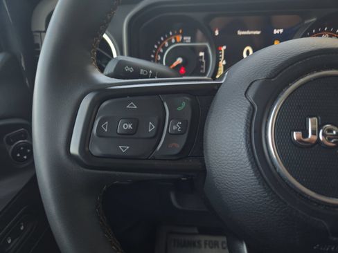 Used 2024 Jeep Gladiator Sport AWD/4WD image 19