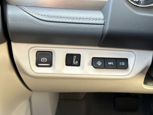 Used 2023 GMC Acadia Denali w/ Denali Ultimate Package image 29