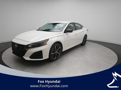 Used 2024 Nissan Altima 2.5 SR FWD image 1
