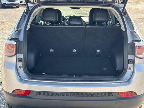 Used 2018 Jeep Compass Latitude w/ Popular Equipment Group FWD image 11