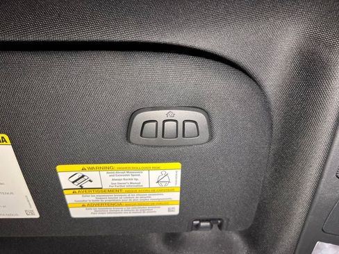 Used 2022 Ford F250 Platinum w/ FX4 Off-Road Package image 17