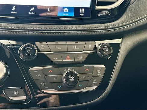 New 2026 Chrysler Pacifica Select image 15