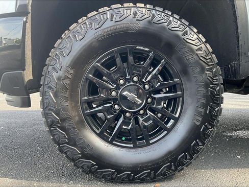 Used 2025 Chevrolet Silverado 2500 ZR2 AWD/4WD image 9