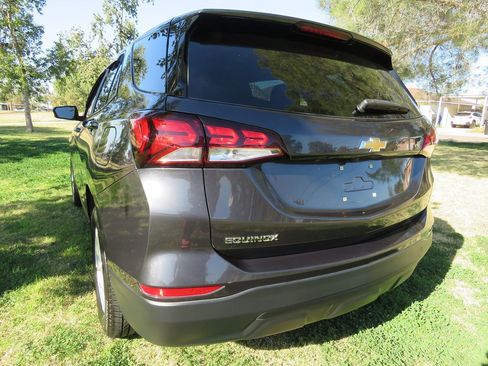 Used 2022 Chevrolet Equinox LS w/ LS Convenience Package image 4