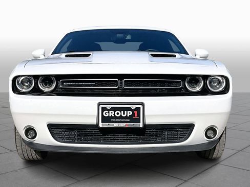 Used 2022 Dodge Challenger SXT w/ Driver Convenience Group image 3