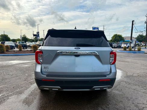 Used 2023 Ford Explorer XLT w/ Equipment Group 202A RWD image 4