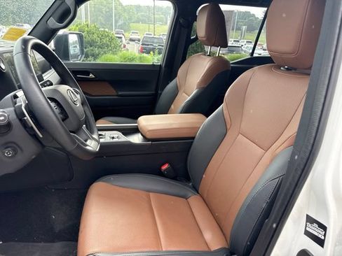 Used 2025 Lexus GX 550 w/ Accessory Package (2T) AWD/4WD image 15