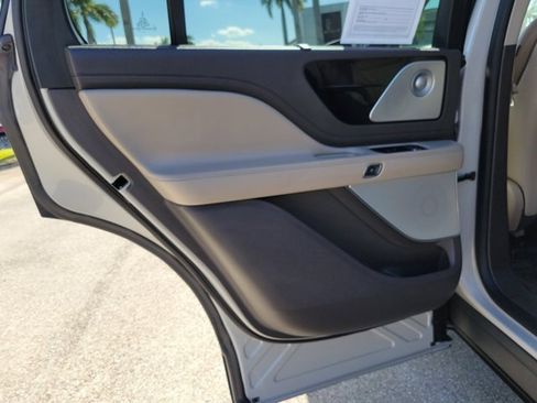 Certified 2020 Lincoln Aviator Reserve w/ Equipment Group 202A image 14