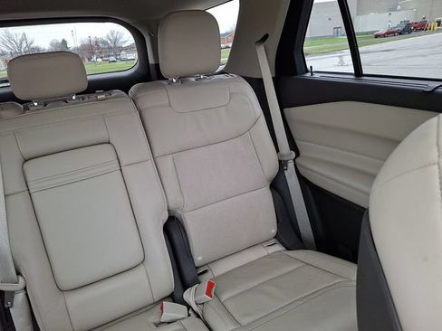 Used 2020 Ford Explorer Platinum w/ Premium Technology Package AWD/4WD image 20