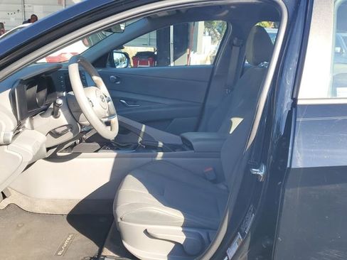 Used 2022 Hyundai Elantra SEL image 17