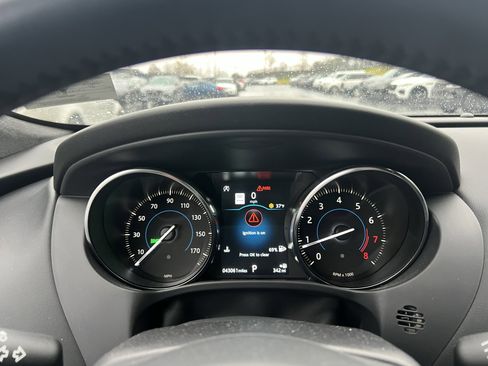 Used 2019 Jaguar F-PACE Premium image 23