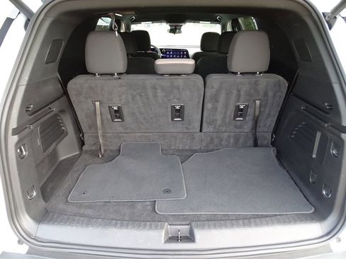 Used 2025 Chevrolet Traverse LT image 10