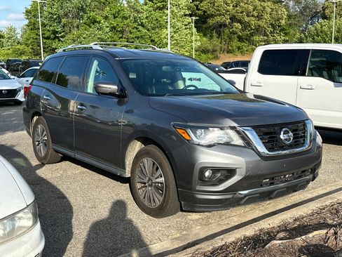 Used 2017 Nissan Pathfinder SL w/ SL Tech Package FWD image 3