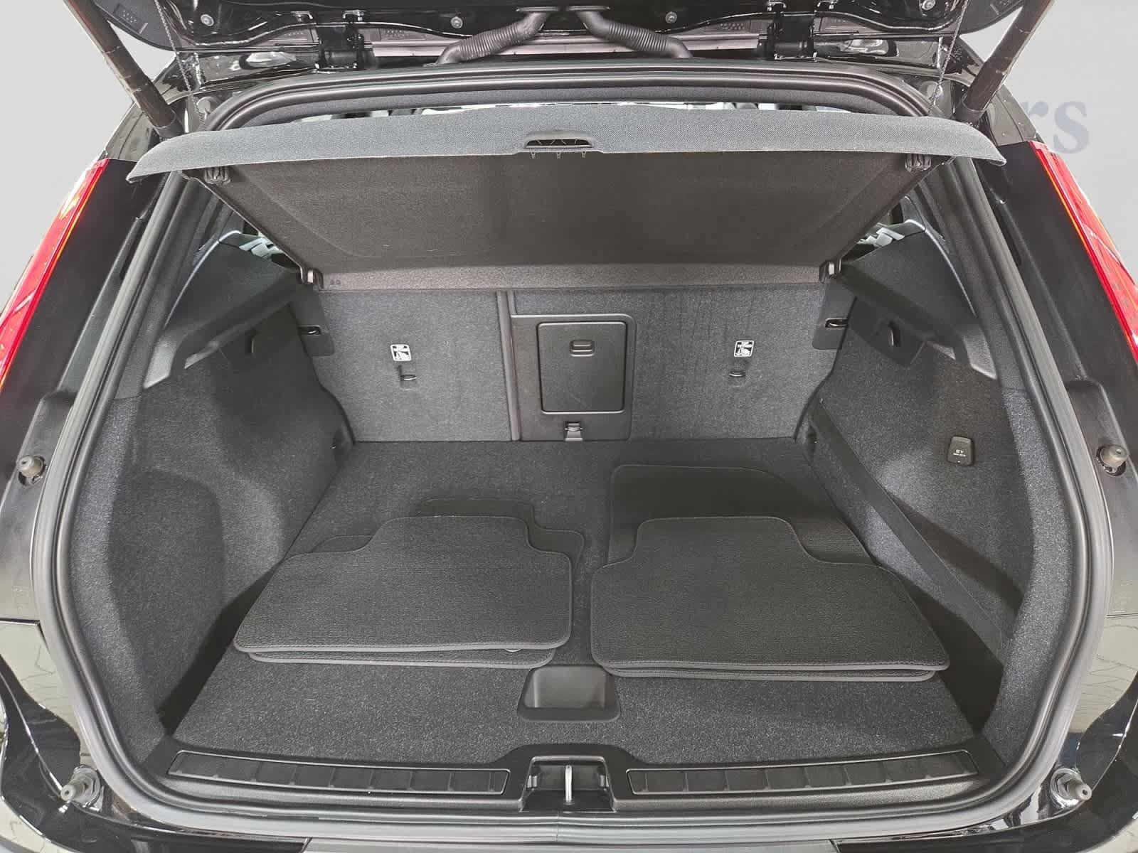 Used 2020 Volvo XC40 T5 Momentum AWD/4WD image 4