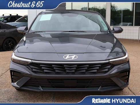 Certified 2024 Hyundai Elantra SEL w/ Convenience Package FWD image 8