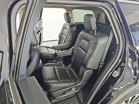 Used 2023 Lincoln Aviator AWD w/ Premium Package image 22