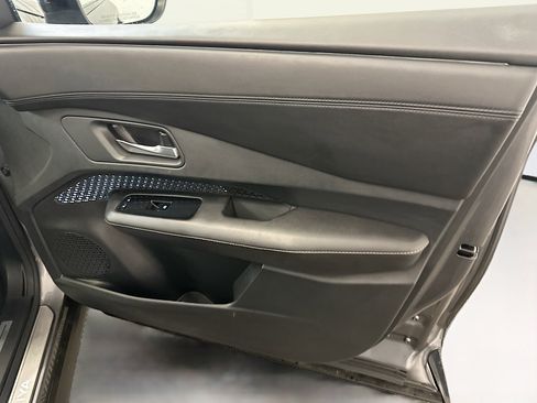 Used 2023 Nissan Ariya AWD image 33