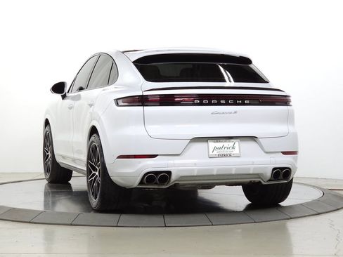 Used 2024 Porsche Cayenne S AWD/4WD image 5