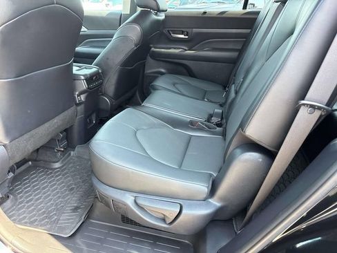 Used 2024 Toyota Grand Highlander AWD Hybrid image 13