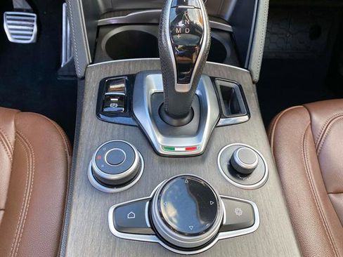 Used 2022 Alfa Romeo Stelvio Ti image 17