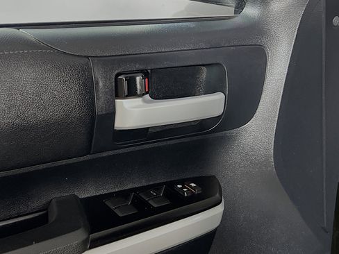 Used 2018 Toyota Tundra SR5 w/ SR5 Upgrade Package image 16