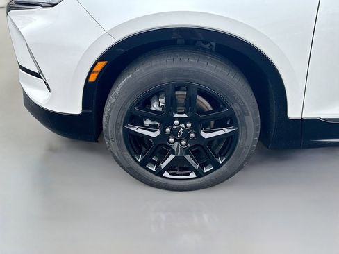 Used 2024 Chevrolet Blazer RS FWD image 33