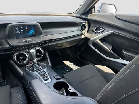 Used 2016 Chevrolet Camaro LT RWD image 21