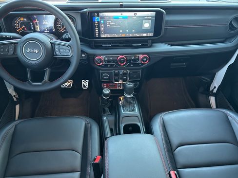 Used 2024 Jeep Wrangler Unlimited Rubicon w/ Convenience Group image 14