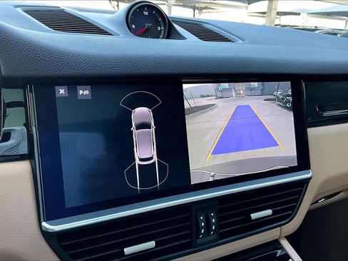 Used 2020 Porsche Cayenne image 31